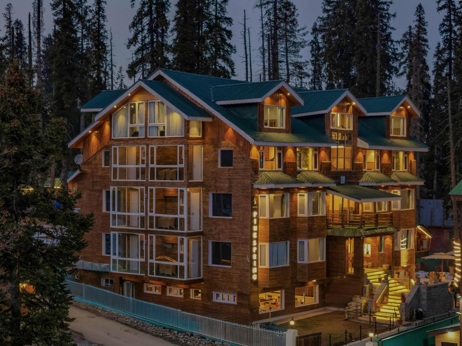 Hotel Pine Spring Гульмарг Екстер'єр фото