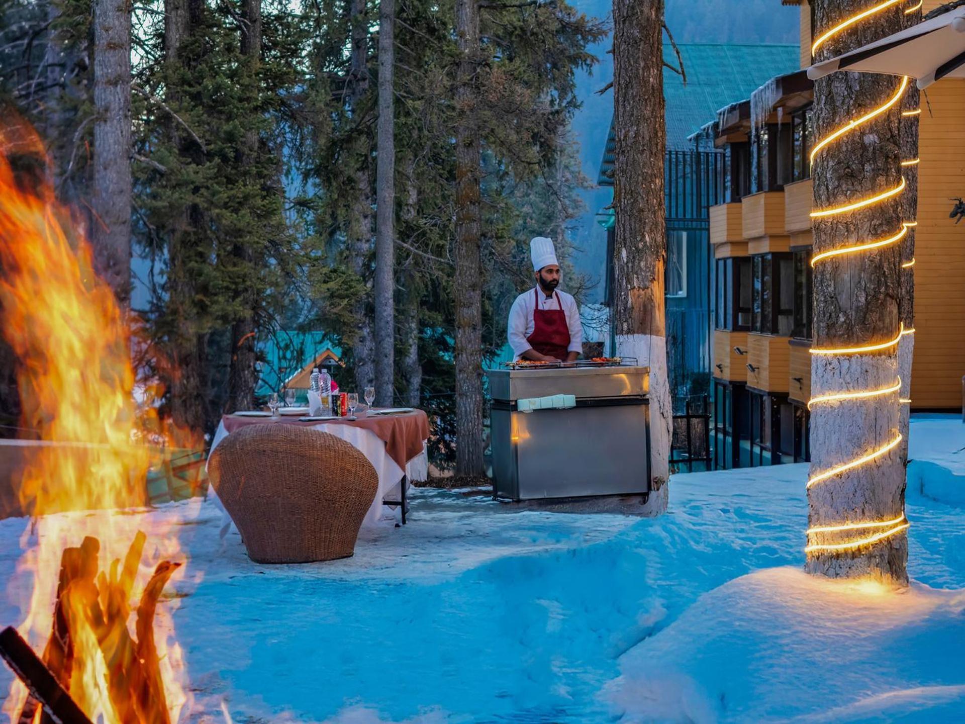 Hotel Pine Spring Гульмарг Екстер'єр фото