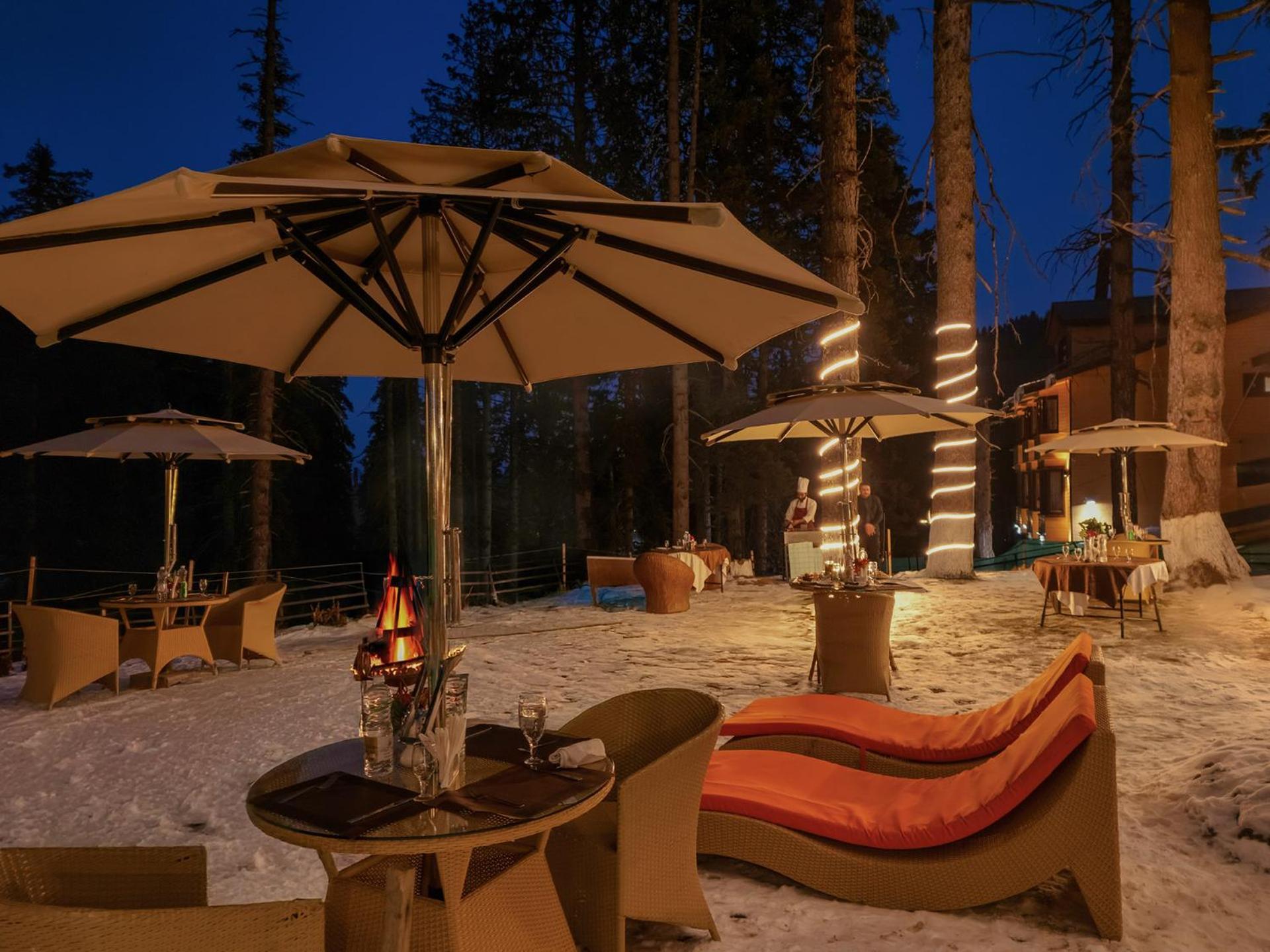 Hotel Pine Spring Гульмарг Екстер'єр фото