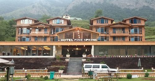Hotel Pine Spring Гульмарг Екстер'єр фото