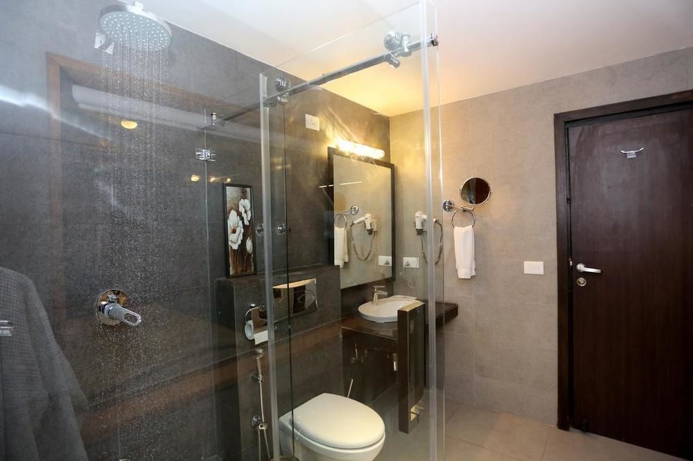 Hotel Pine Spring Гульмарг Екстер'єр фото