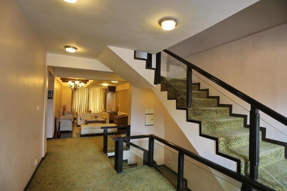 Hotel Pine Spring Гульмарг Екстер'єр фото