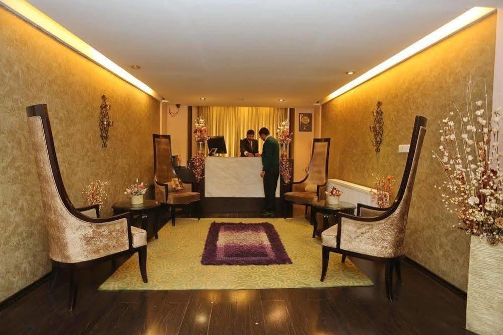 Hotel Pine Spring Гульмарг Екстер'єр фото