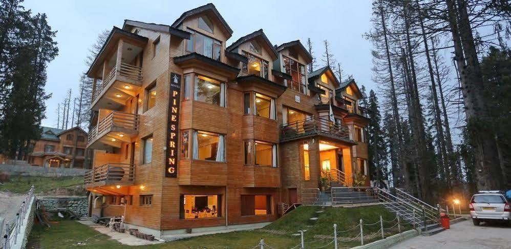 Hotel Pine Spring Гульмарг Екстер'єр фото